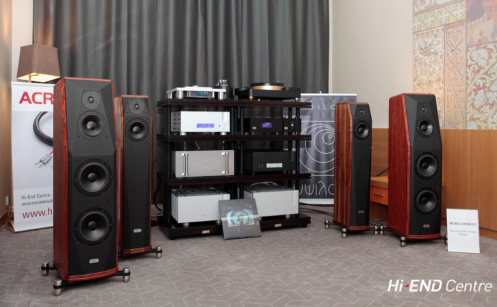 Инсталляция Hi-End Centre на Moscow Hi-End Show 2017: акустика Peak Consult, стойки Taoc, электроника Ypsilon